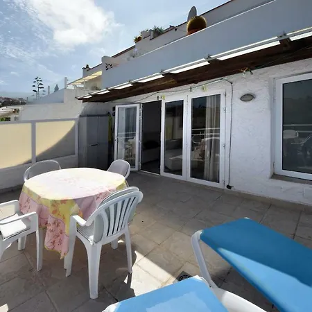 Tropicana Apartment *